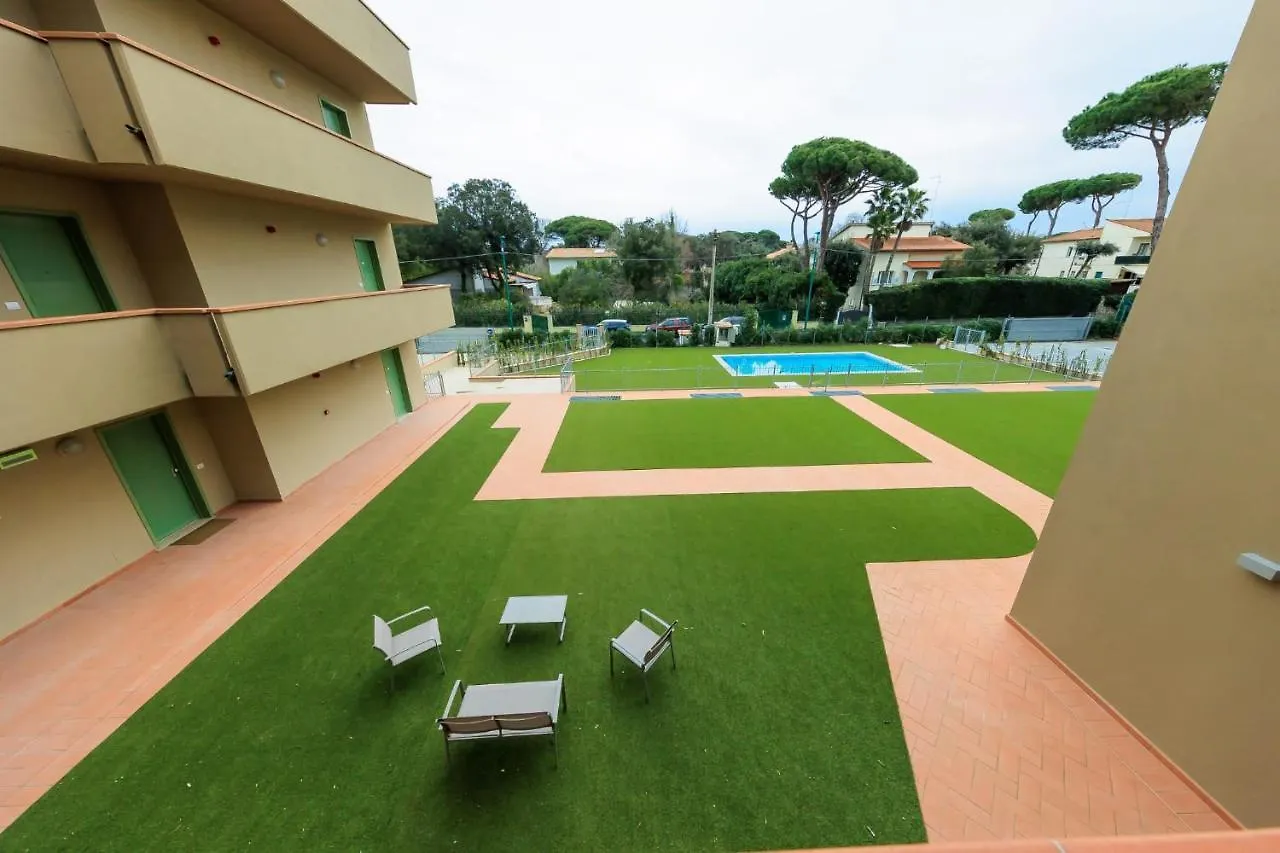 Residence San Francesco 蒂勒尼亚 4*,