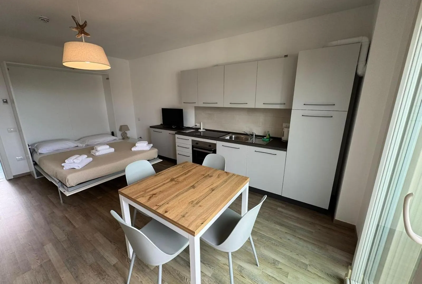 Residence San Francesco 蒂勒尼亚 4*,