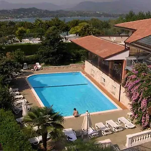 https://hotel-miralago-manerba-del-garda.it-lombardy.com