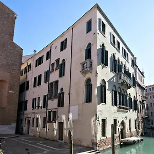 Ca' Foscolo 2* Venice